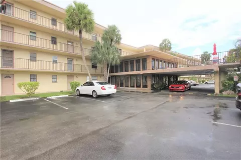 9355 SW 8th St #105, Boca Raton, FL 33428