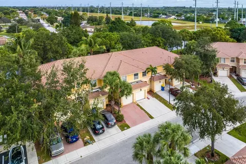 283 River Bluff Ln, Royal Palm Beach, FL 33411