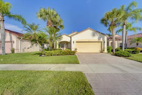 318 NW Breezy Point Loop, Port Saint Lucie, FL 34986