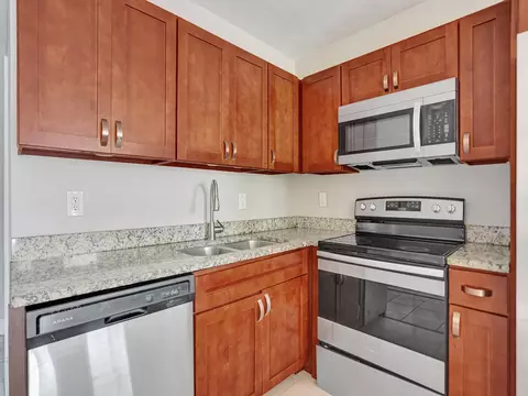 4080 NW 8th Ter, Oakland Park, FL 33309
