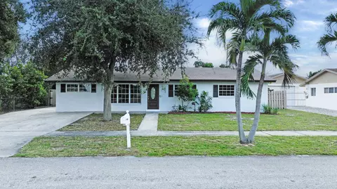 604 S 13th Pl, Lantana, FL 33462
