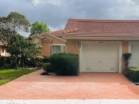 5807 Royal Lake Cir, Boynton Beach, FL 33437