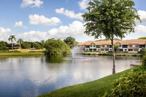3515 Emerald Oaks Dr #1801, Hollywood, FL 33021