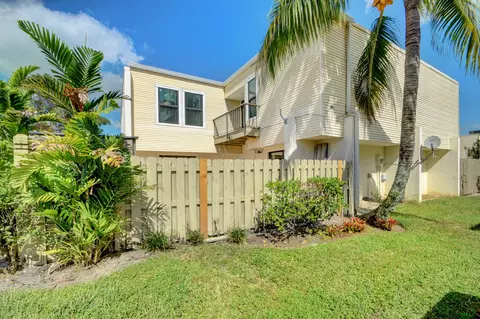 11974 Shakerwood Ln, Wellington, FL 33414