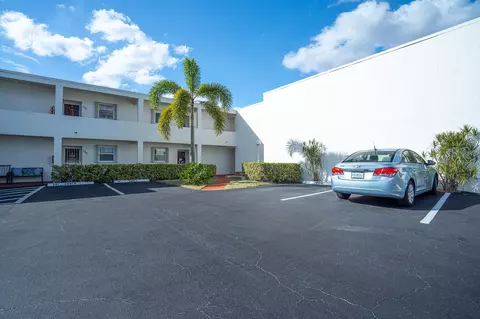 2561 Boundbrook Blvd #104, Palm Springs, FL 33406
