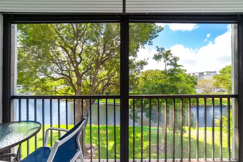 2230 N Cypress Bend Dr #302, Pompano Beach, FL 33069