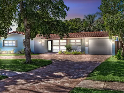 823 SE 12th Ave, Deerfield Beach, FL 33441