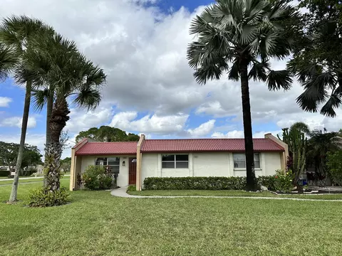 101 Golden River Dr, West Palm Beach, FL 33411
