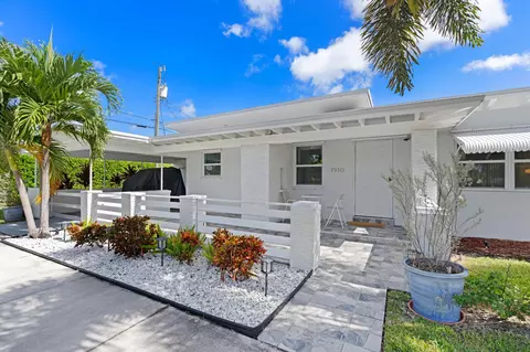 1910 Pennsylvania Dr, Lake Worth, FL 33460