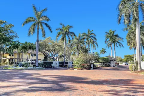 90 Pelican Pointe Dr #204, Delray Beach, FL 33483
