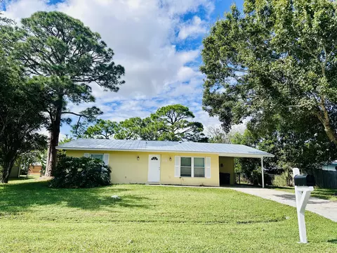 618 SW Curry St, Port Saint Lucie, FL 34983