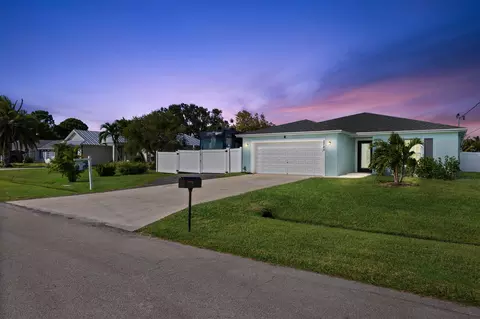 2749 SE Rawlings Rd, Port Saint Lucie, FL 34952