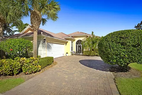 4916 Grassleaf Dr, Palm Beach Gardens, FL 33418