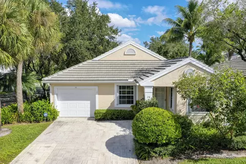 26 Governors Ct, Palm Beach Gardens, FL 33418