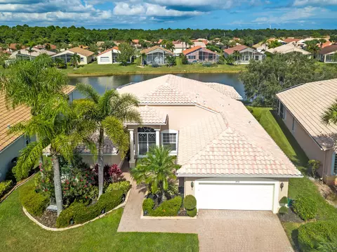 498 NW Blue Lake Dr, Port Saint Lucie, FL 34986