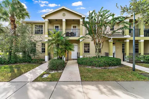 2042 SE Korona Dr, Port Saint Lucie, FL 34952