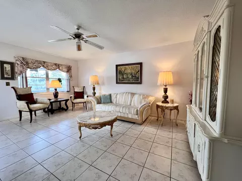 393 Sheffield P, West Palm Beach, FL 33417