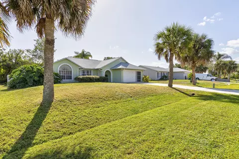 909 Fulton Way, Sebastian, FL 32958