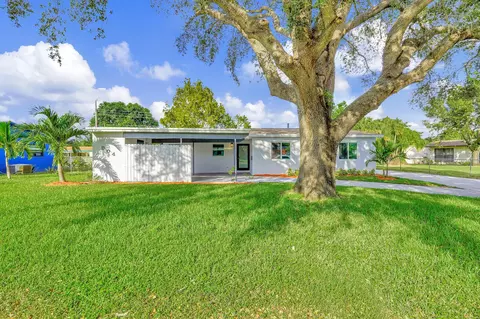 904 Lighthouse Dr, North Palm Beach, FL 33408