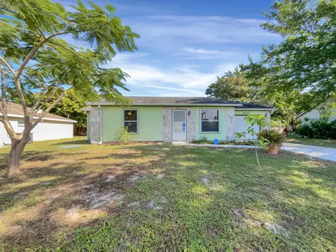 1557 SE Clearbrook St, Port Saint Lucie, FL 34983