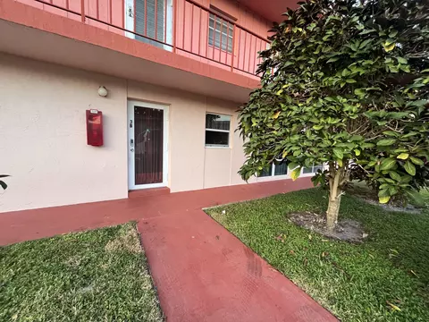 3 Golfs Edge B, West Palm Beach, FL 33417