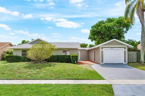 10390 Carmen Ln, Royal Palm Beach, FL 33411