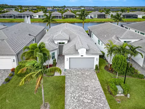 9845 Golden Dunes Ln, Boynton Beach, FL 33473