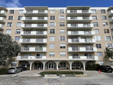 1455 N Treasure Dr #4E, North Bay Village, FL 33141