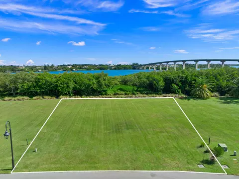 9210 E Marsh Island Dr, Vero Beach, FL 32963