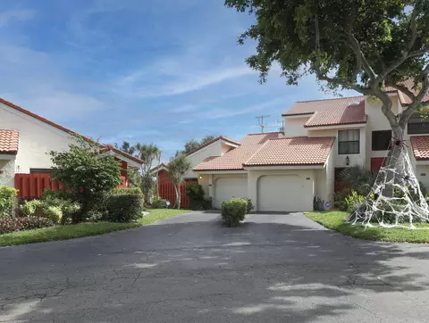1800 Embassy Dr #121, West Palm Beach, FL 33401