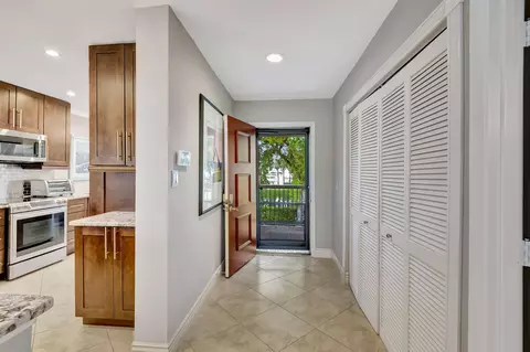 9 Eastgate Dr #D, Boynton Beach, FL 33436