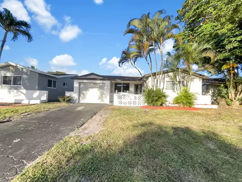 749 S Highland Dr, Hollywood, FL 33021