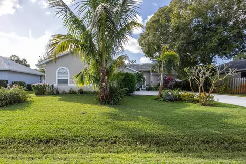 3805 6th Ln, Vero Beach, FL 32968