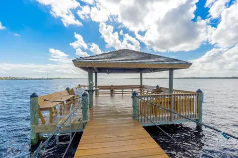 3310 SE Sandpiper Cir, Port Saint Lucie, FL 34952