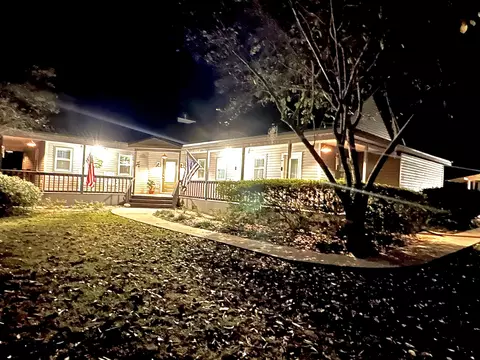 497 Quail Roost Dr, Quincy, FL 32352