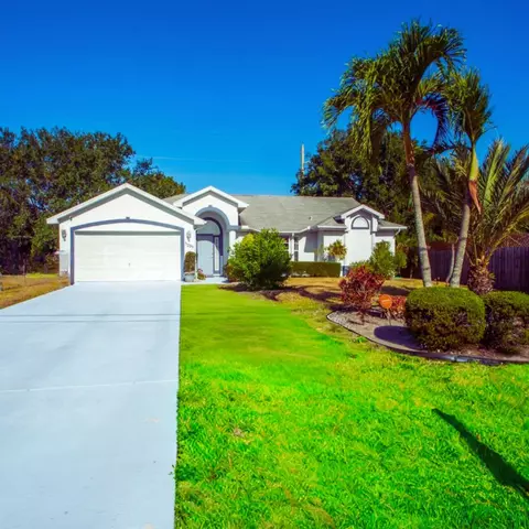 3229 SE Quay St, Port Saint Lucie, FL 34984