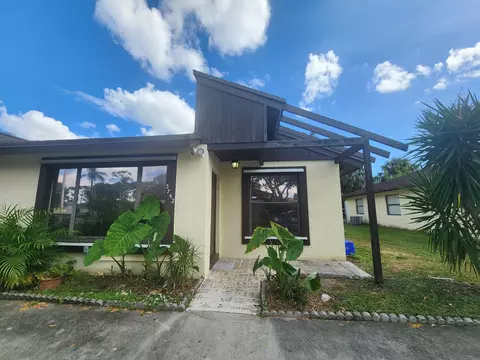 3752 Mil Stream Ct, Greenacres, FL 33463