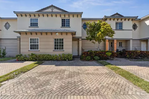 969 Lucaya Dr, West Palm Beach, FL 33404