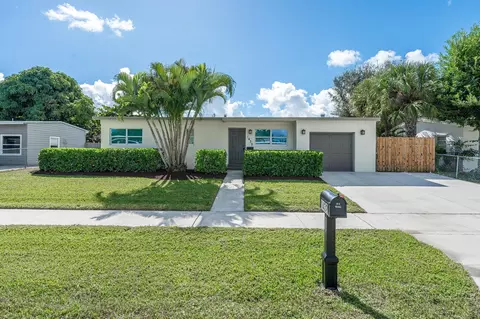 1432 W Pine St, Lantana, FL 33462