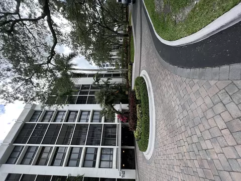 7786 Lakeside Blvd #624, Boca Raton, FL 33434