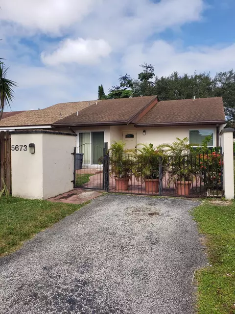 5673 Biscayne Dr, Greenacres, FL 33463