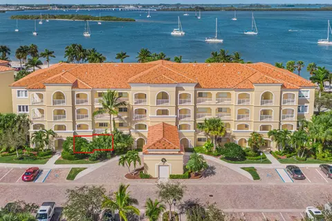 36 Harbour Isle Dr #102, Fort Pierce, FL 34949