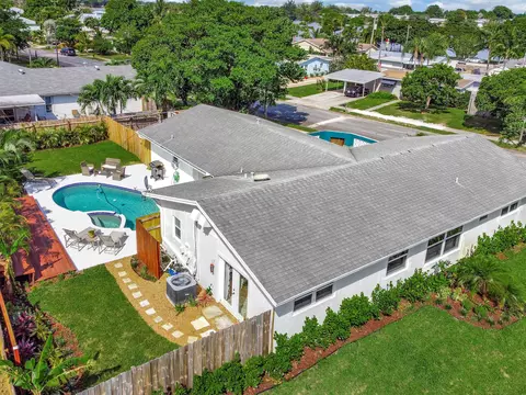 1333 Crest Dr, Lake Worth, FL 33461