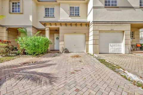 1313 Lucaya Dr, Riviera Beach, FL 33404
