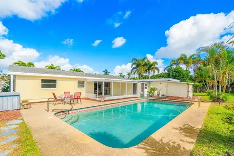 2109 Lake Bass Cir, Lake Worth, FL 33461