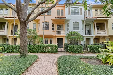 2714 Ravella Way, Palm Beach Gardens, FL 33410