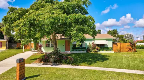 1609 Nanette Ct, Lake Worth, FL 33461