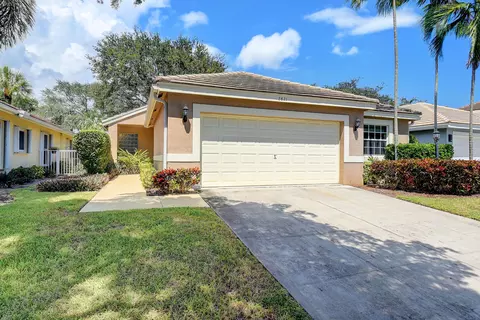 2821 S Clearbrook Cir, Delray Beach, FL 33445