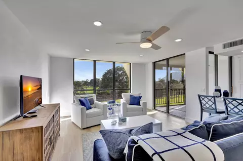 5390 Woodland Lakes Dr #304, Palm Beach Gardens, FL 33418