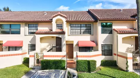 309 Freedom Ct, Deerfield Beach, FL 33442